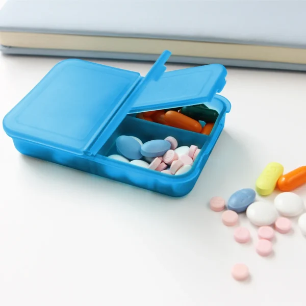 Pastillero con tres compartimentos.