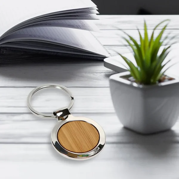 Llavero de bambú Ennis.